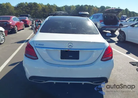 2018 Mercedes-Benz C 300 из США, поврежденный, VIN 55SWF4JB2JU270087